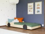 Kinderbed SPEEDY in de vorm van een Formule 1-auto van massief hout